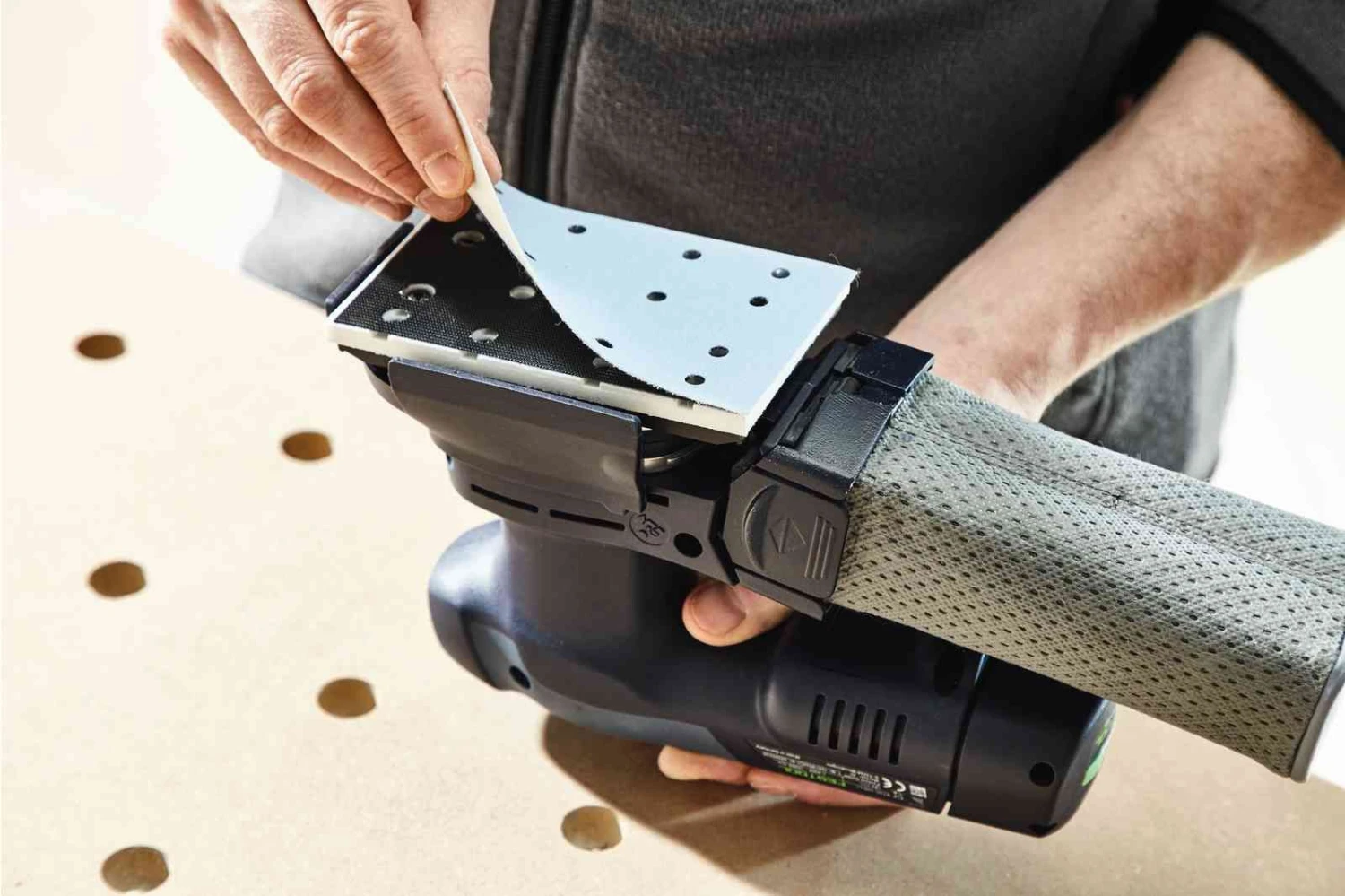 Festool RTSC 400-Basic 18V Li-Ion Accu Vlakschuurmachine Body - 80 X 130mm - Koolborstelloos - 576347 4 Festool RTSC 400-Basic 18V Li-Ion Accu Vlakschuurmachine Body - 80 X 130mm - Koolborstelloos - 576347 - Afbeelding 2