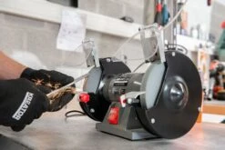 Powerplus POWE80080 Bankslijpmolen - 150W - 150mm -HandelFix Winkel 1dcffc646c2bdb86972fca7891cca2df