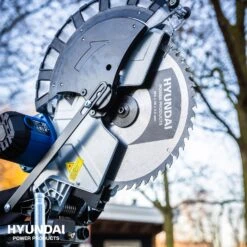 Hyundai 56256 Radiaal Afkortzaag - 1800W - 305mm (2x 45°) 20 Hyundai 56256 Radiaal Afkortzaag - 1800W - 305mm (2x 45°) -HandelFix Winkel 1e2b9a398e547bdeb7440367353213c0
