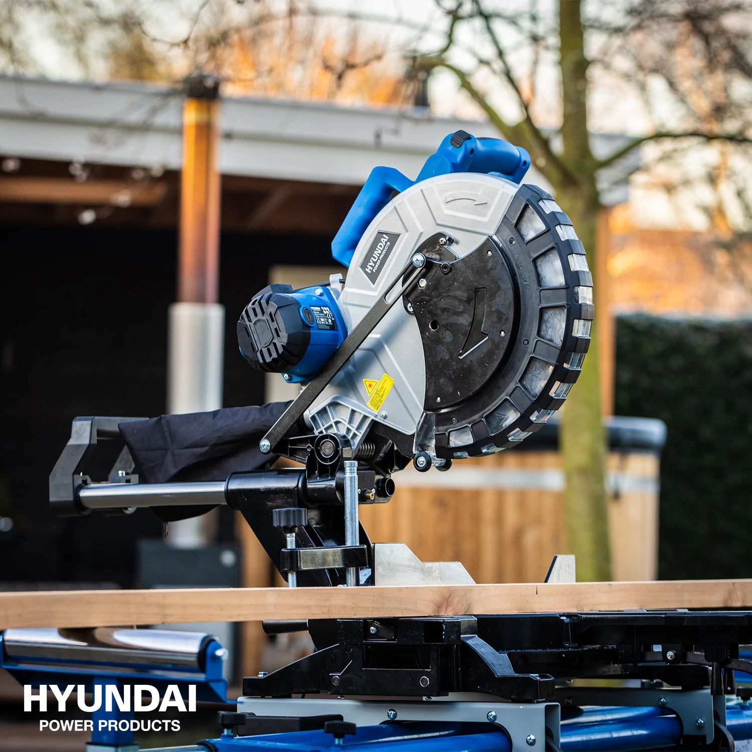 Hyundai 56256 Radiaal Afkortzaag - 1800W - 305mm (2x 45°) 13 Hyundai 56256 Radiaal Afkortzaag - 1800W - 305mm (2x 45°) - Afbeelding 11