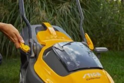 Stiga COLLECTOR 136e Kit Accu Grasmaaier Set (2x 2,0Ah) - 35L - 250m² -HandelFix Winkel 2be1e95fcd6cda95b8aecd12f2b7fae4