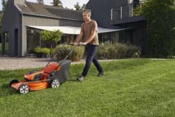 Husqvarna LC 142iS Accu Gazonmaaier - 50L - 42cm - 970541902 -HandelFix Winkel 34f007c650ad53abdc998485894dee2a