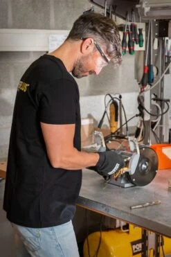 Powerplus POWE80080 Bankslijpmolen - 150W - 150mm -HandelFix Winkel 39dcf399770f6c216e9578e15d241030