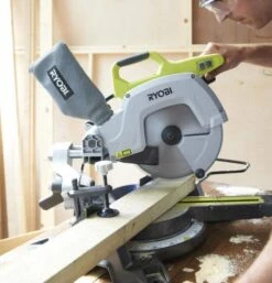 Ryobi EMS254L Afkortzaag Met Laser - 2000W - 254mm - 5133001202 7 Ryobi EMS254L Afkortzaag Met Laser - 2000W - 254mm - 5133001202 -HandelFix Winkel 3ec9e853a9200e7969e691c9466d7c91