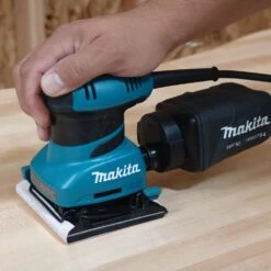 Makita BO4556K Vlakschuurmachine In Koffer - 200W - 112 X 102mm -HandelFix Winkel 4c3af42a4668befb841b66e6b26bcd5c
