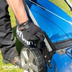 Hyundai 57025 Benzine Grasmaaier - 4-takt - 196cc - 4,2kW 19 Hyundai 57025 Benzine Grasmaaier - 4-takt - 196cc - 4,2kW -HandelFix Winkel 7a8530f4b6ef65300b632905129a8f51