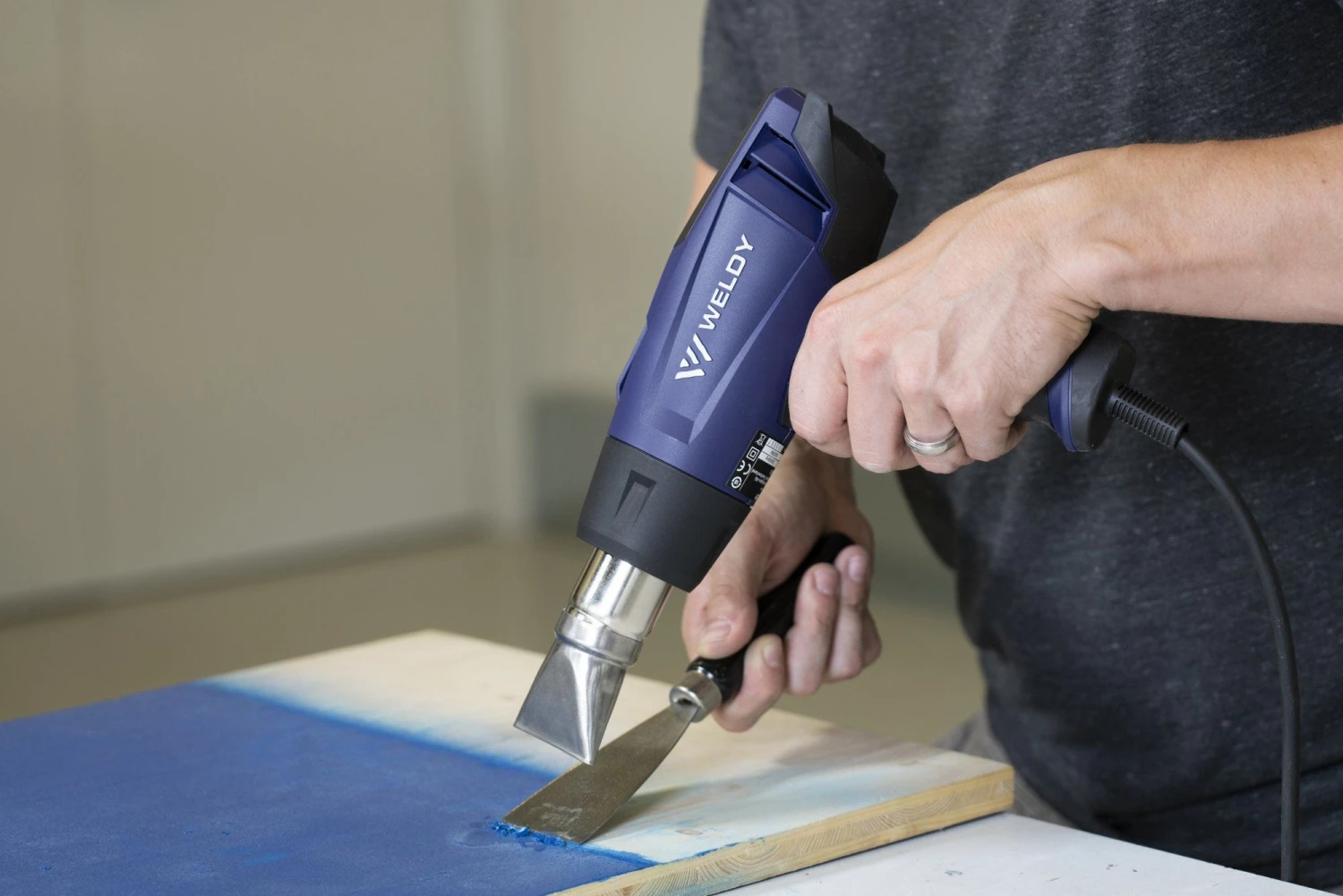 Weldy HG 330-B Heteluchtpistool Incl. 2 Mondstukken - 1600W 8 Weldy HG 330-B Heteluchtpistool Incl. 2 Mondstukken - 1600W - Afbeelding 6