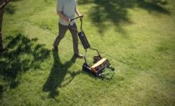 Fiskars StaySharp Max Set Grasmaaier Incl. Grasopvangbak - 46cm - 1001658 -HandelFix Winkel a0646e6392a16557b9fbe9649308e78e