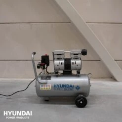 Hyundai 55754 Stille Compressor - 30L - 8bar -HandelFix Winkel bd5065f67039a74349c76ef8261e1bb4