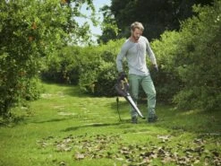 Stiga BL 130c V Elektrische Bladblazer Met Zuigfunctie - 2,6kW - 92m/s - 7m³/min -HandelFix Winkel c7379c1710f932b471d4a8ba375bdad2