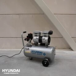 Hyundai 55754 Stille Compressor - 30L - 8bar -HandelFix Winkel d45d2c9d357fa63866407a7bd0db007c
