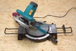 Makita MLS100 Afkortzaag - 1500W - 255 X 30mm -HandelFix Winkel df6d09f41bfdedb67aba56cbbeea9553