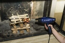 Weldy HG 330-A Heteluchtpistool Incl. 4 Mondstukken - 2300W -HandelFix Winkel e2b7f5913a87223c8652944812af4c5d 2